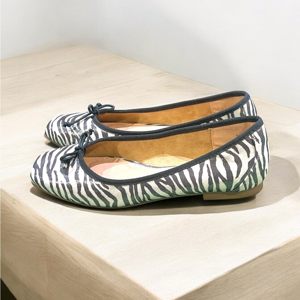 N Y & CO Paulina Ballet Flat in Zebra Shoe Size 11.